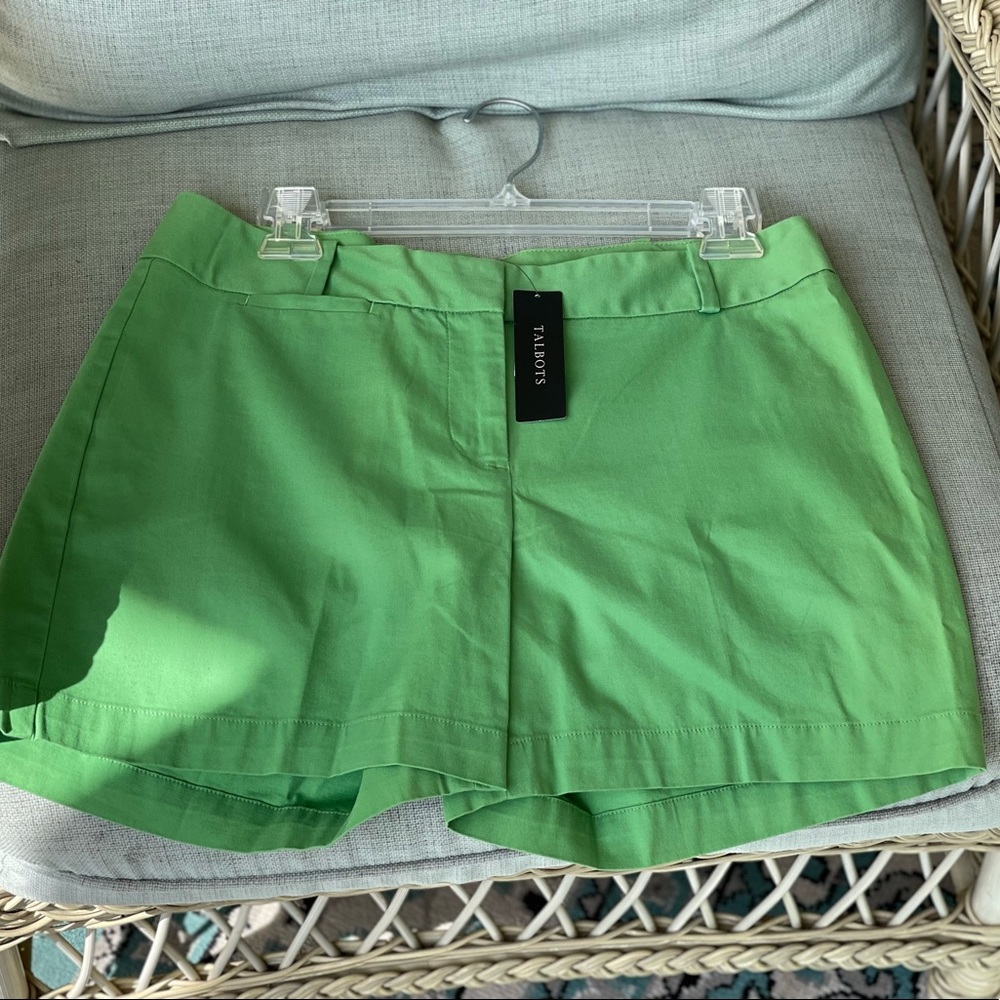 Talbots apple green NWT stretch shorts • Size 6